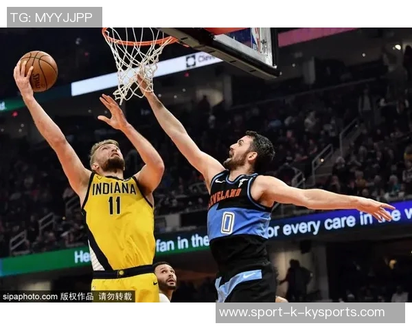 小卡盛赞奥拉迪波状态回暖快攻中展现空接三分与突破能力 小卡盛赞奥拉迪波状态回暖快攻中展现空接三分与突破能力