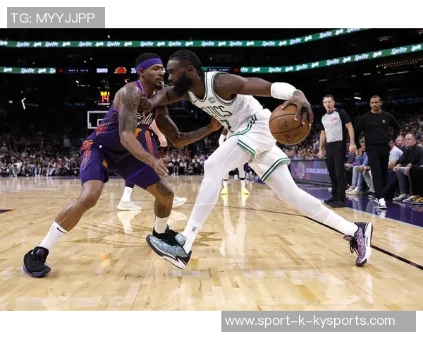 布克连得五分迅速拉开比分罚球线急停跳投与反击三分震撼篮网 布克连得五分迅速拉开比分罚球线急停跳投与反击三分震撼篮网