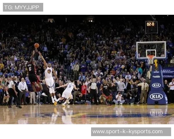 绝杀回合暂停时勇士换防守球员的背后策略分析与阿德尔曼的战术思考