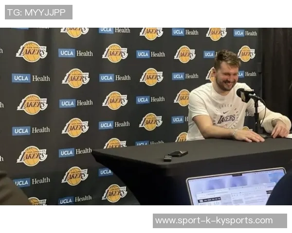 雷迪克透露东契奇詹姆斯今日进行个人技术训练东契奇健康状况良好 雷迪克透露东契奇詹姆斯今日进行个人技术训练东契奇健康状况良好