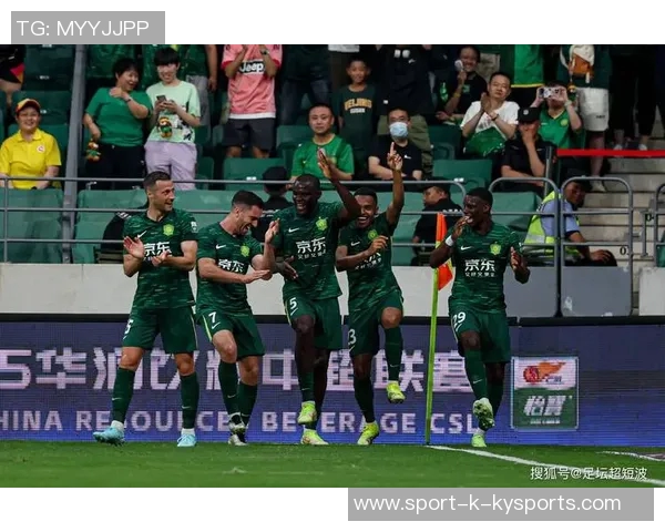 梅州队奋起直追奥马尔松第64分钟破门将比分改写为1-3国安 梅州队奋起直追奥马尔松第64分钟破门将比分改写为1-3国安